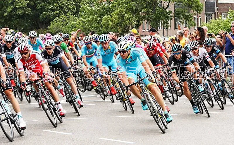 定向运动：自然之美与挑战极限的竞赛